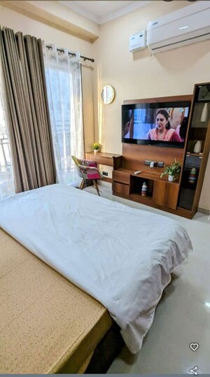 Bedroom in 3 BHK Builder Floor at Uday Arden 45, Sector 45 – for Rent