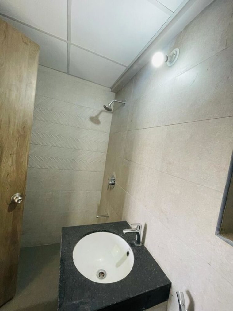 Bathroom, kalpataru-paramount 2 Bedroom 650 Sq.Ft. Apartment In Kapur Bawdi Thane 10107350