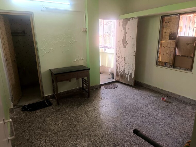 Room, satellite 2 Bedroom 110 Sq.Yd. Apartment In Satellite Ahmedabad 10107402