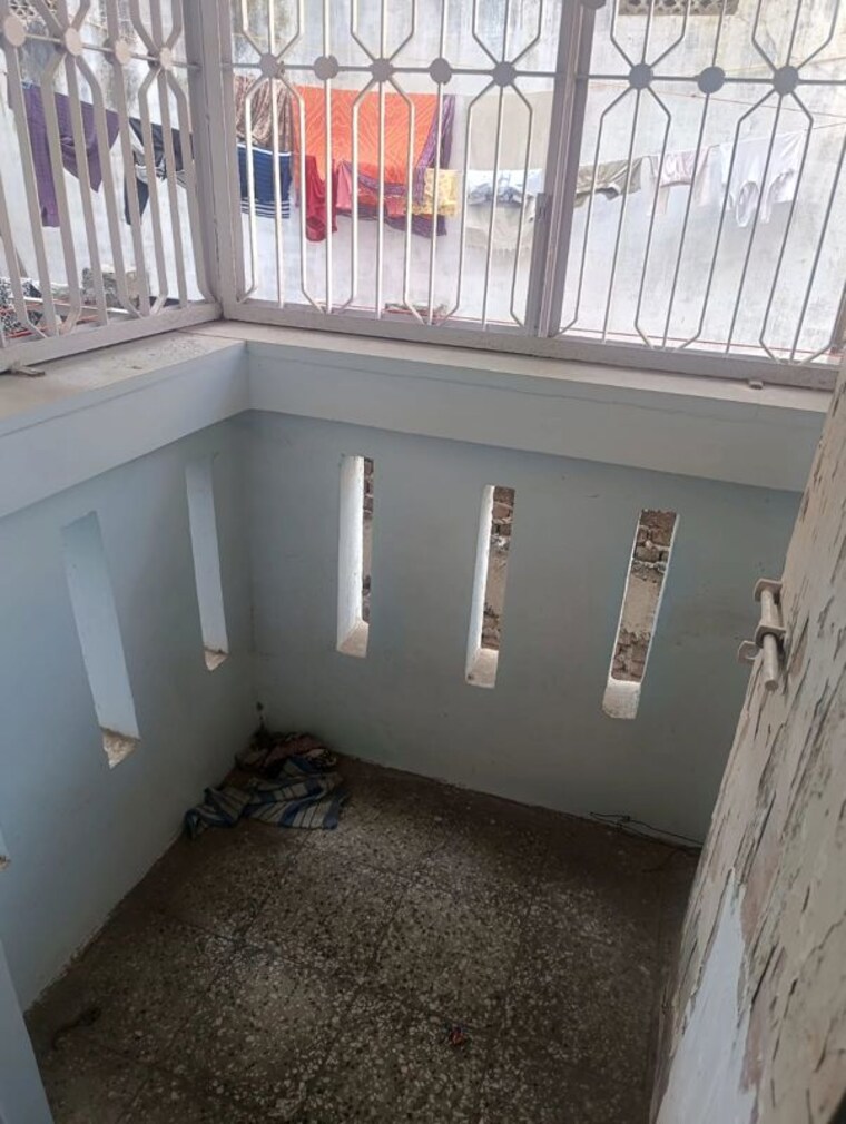 Balcony, satellite 2 Bedroom 110 Sq.Yd. Apartment In Satellite Ahmedabad 10107402