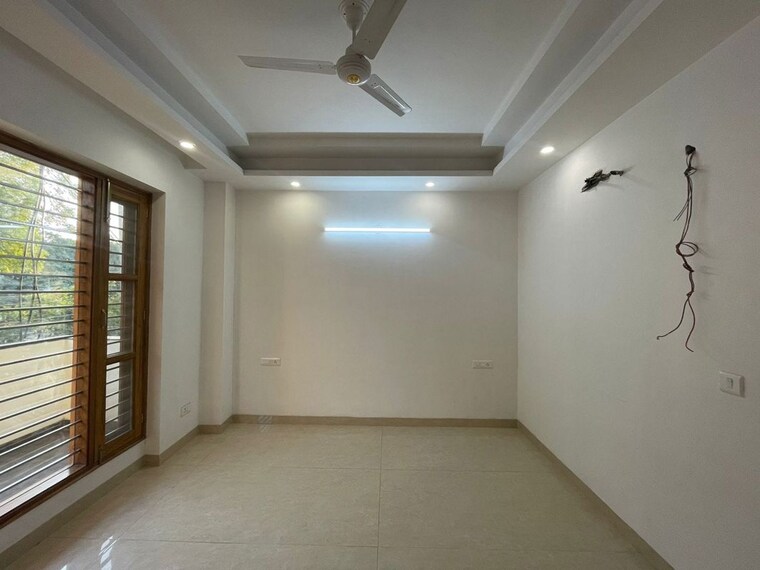 Room, bptp-district 3 Bedroom 155 Sq.Yd. Builder Floor In Sector 81 Faridabad 10107540