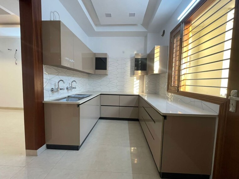 Kitchen, bptp-district 3 Bedroom 155 Sq.Yd. Builder Floor In Sector 81 Faridabad 10107540