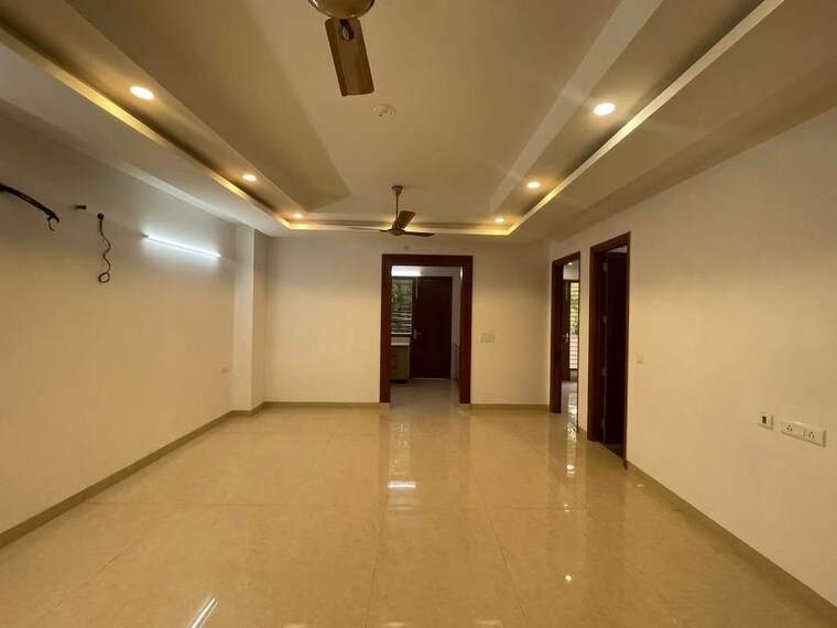 Room, bptp-district 3 Bedroom 155 Sq.Yd. Builder Floor In Sector 81 Faridabad 10107540