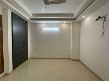 Room in 3 BHK Builder Floor at BPTP District, Sector 81 – for Sale
