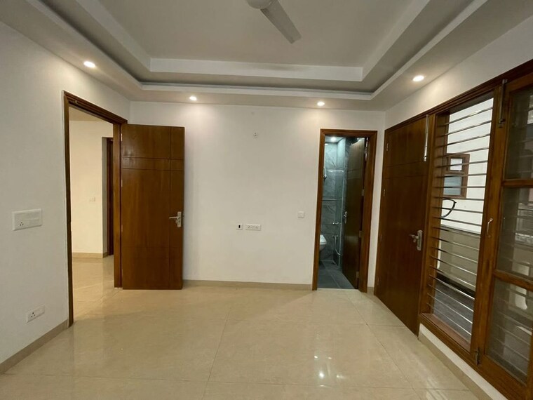 Room, bptp-district 3 Bedroom 155 Sq.Yd. Builder Floor In Sector 81 Faridabad 10107540