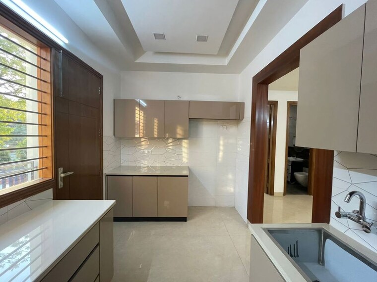Kitchen, bptp-district 3 Bedroom 155 Sq.Yd. Builder Floor In Sector 81 Faridabad 10107540
