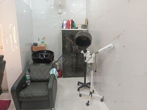 Team Area in  Shop at Charai – for Rent