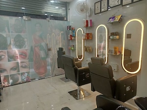 Team Area in  Shop at Charai – for Rent