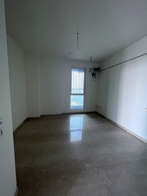 Room in 3 BHK Apartment at K Raheja Modern Vivarea, Mahalaxmi – for Rent