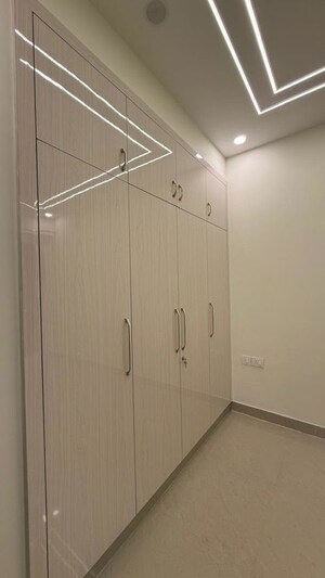 Building Lobby in 3 BHK Apartment at Amrapali Heartbeat City, Sector 107 – for Rent