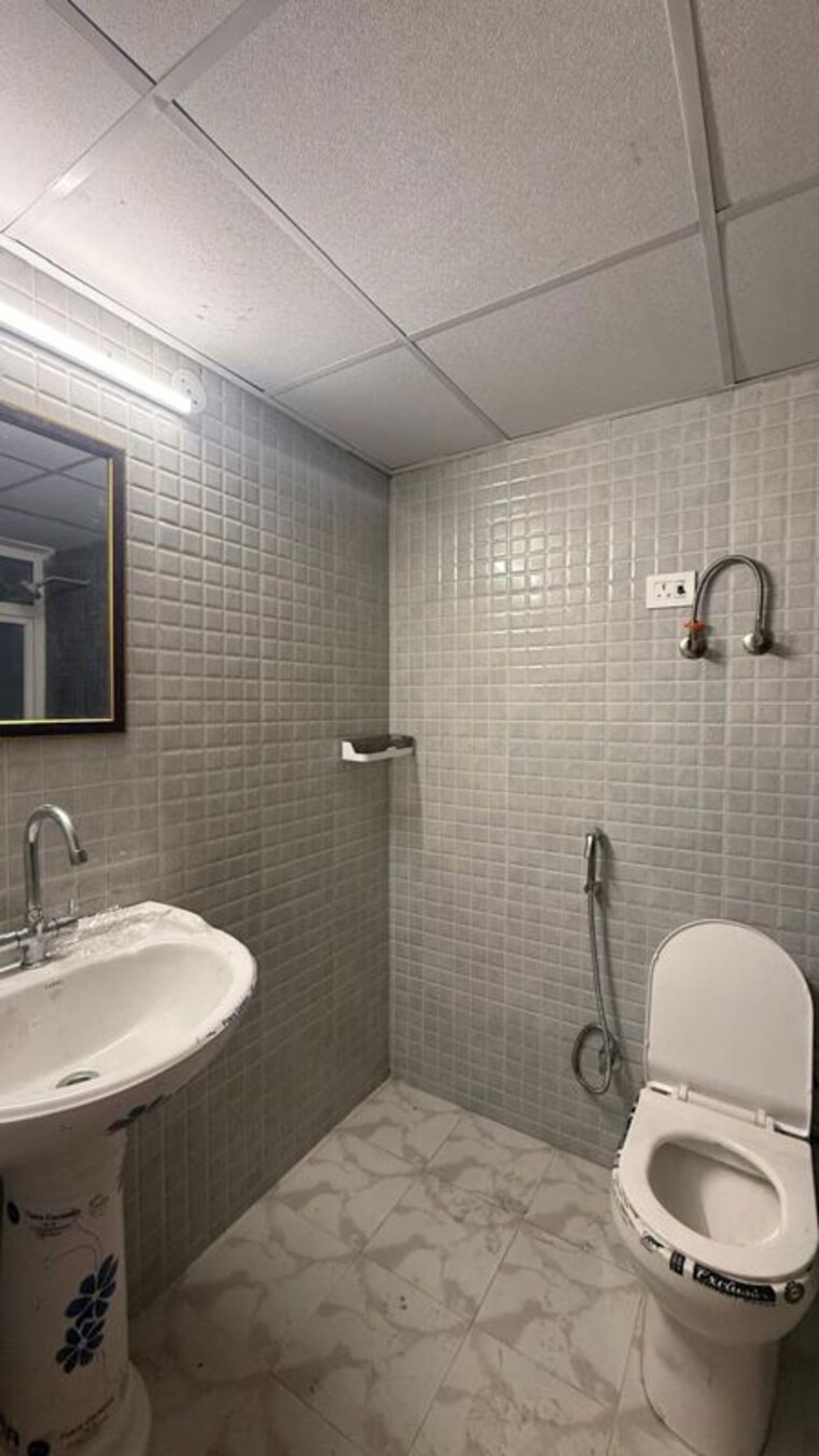 Bathroom, amrapali-heartbeat-city 3 Bedroom 1500 Sq.Ft. Apartment In Sector 107 Noida 10107696