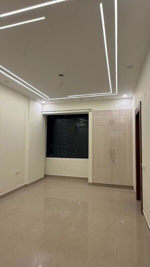 Room in 3 BHK Apartment at Amrapali Heartbeat City, Sector 107 – for Rent