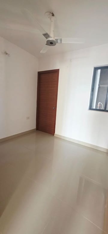 Room in 3.5 BHK Apartment at Marvel Aquanas, Kharadi – for Rent