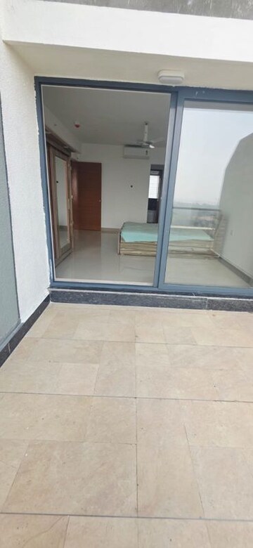 Room in 3.5 BHK Apartment at Marvel Aquanas, Kharadi – for Rent