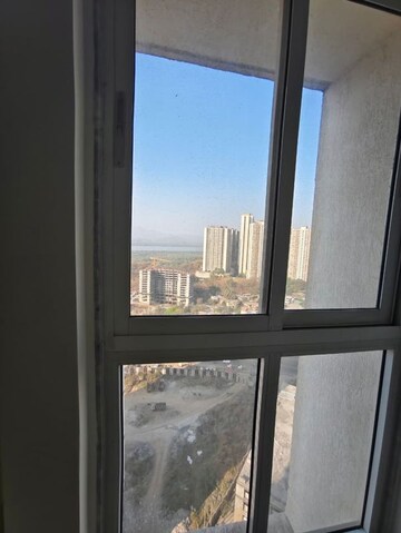 Room in 1.5 BHK Apartment at Godrej Emerald, Ghodbunder Road – for Rent