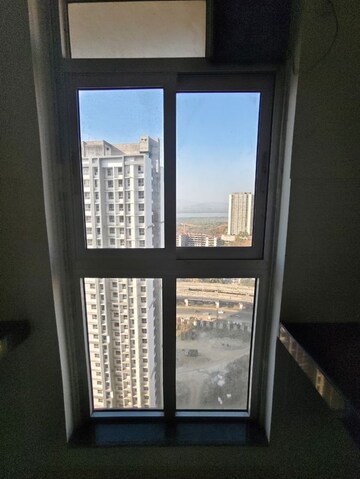 Room in 1.5 BHK Apartment at Godrej Emerald, Ghodbunder Road – for Rent