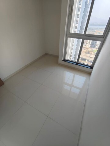 Room in 1.5 BHK Apartment at Godrej Emerald, Ghodbunder Road – for Rent