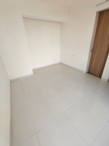 Room in 1.5 BHK Apartment at Godrej Emerald, Ghodbunder Road – for Rent