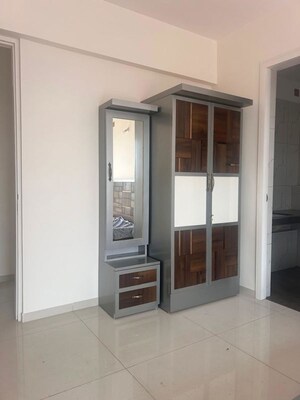 Room in 3 BHK Apartment at Kalpataru Exquisite Sierra, Wakad – for Rent