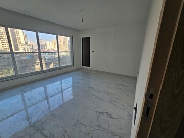 Room in 4 BHK Apartment at Khetwadi – for Sale