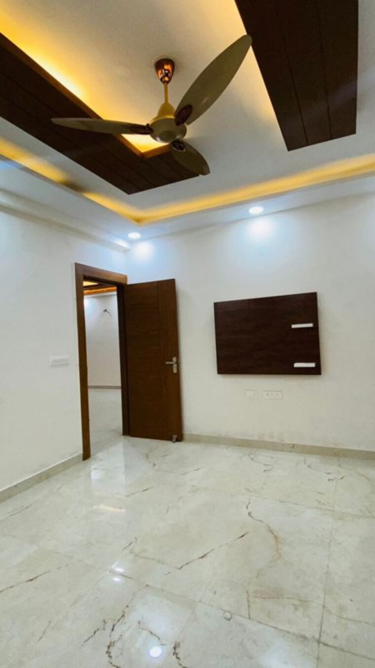 Room, bptp-district 3 Bedroom 150 Sq.Yd. Builder Floor In Sector 81 Faridabad 10107837