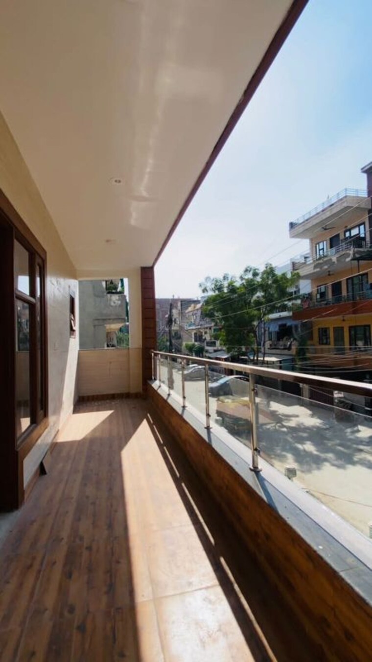 Balcony, bptp-district 3 Bedroom 150 Sq.Yd. Builder Floor In Sector 81 Faridabad 10107837