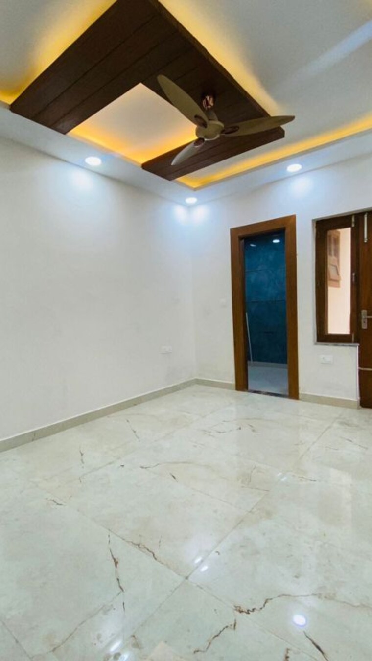 Room, bptp-district 3 Bedroom 150 Sq.Yd. Builder Floor In Sector 81 Faridabad 10107837