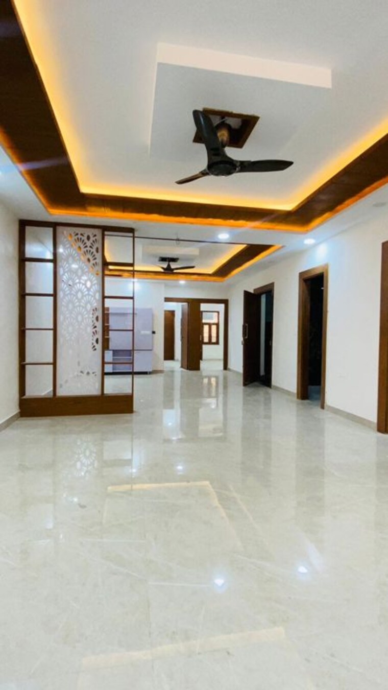 Room, bptp-district 3 Bedroom 150 Sq.Yd. Builder Floor In Sector 81 Faridabad 10107837