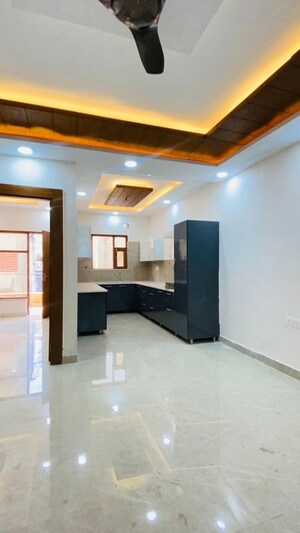 Kitchen in 3 BHK Builder Floor at BPTP District, Sector 81 – for Sale