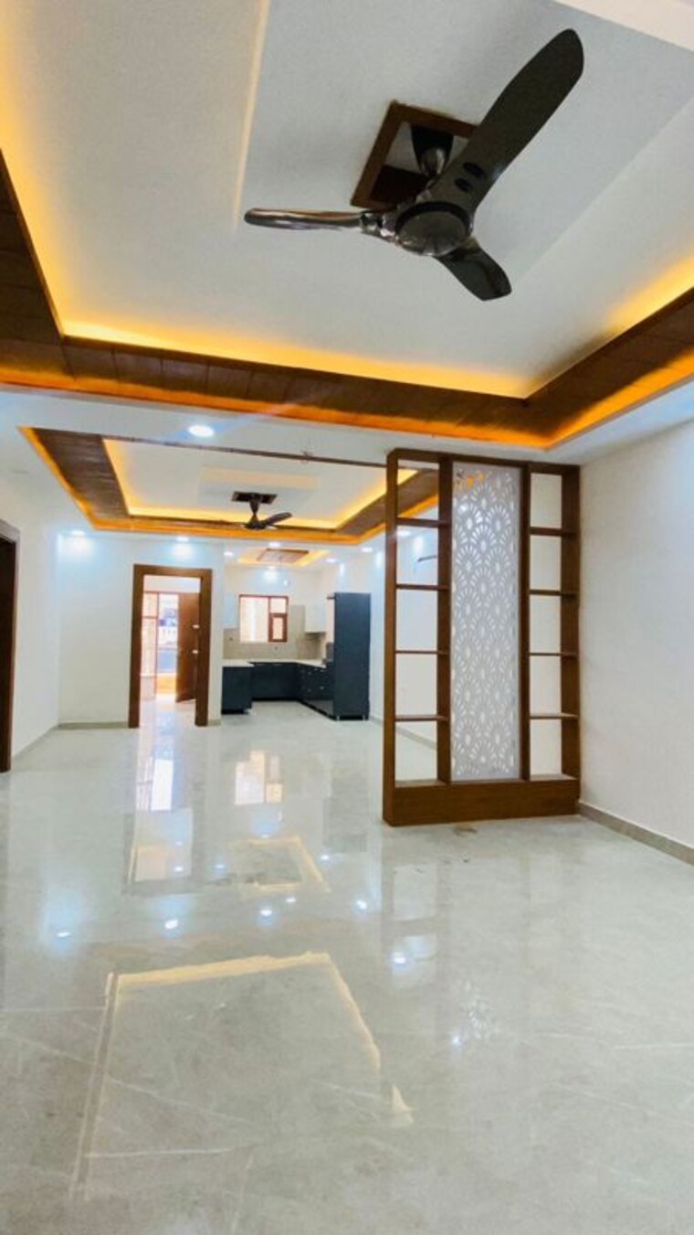 Room, bptp-district 3 Bedroom 150 Sq.Yd. Builder Floor In Sector 81 Faridabad 10107837