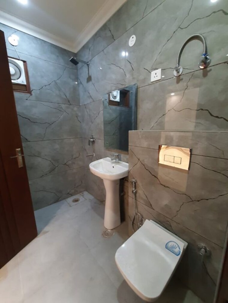 Bathroom, parklands 4 Bedroom 350 Sq.Yd. Builder Floor In Sector 85 Faridabad 10107863