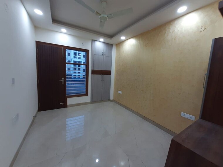 Room, parklands 4 Bedroom 350 Sq.Yd. Builder Floor In Sector 85 Faridabad 10107863