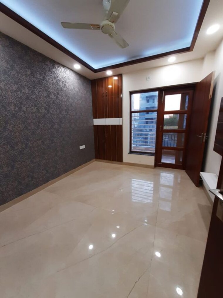 Room, parklands 4 Bedroom 350 Sq.Yd. Builder Floor In Sector 85 Faridabad 10107863