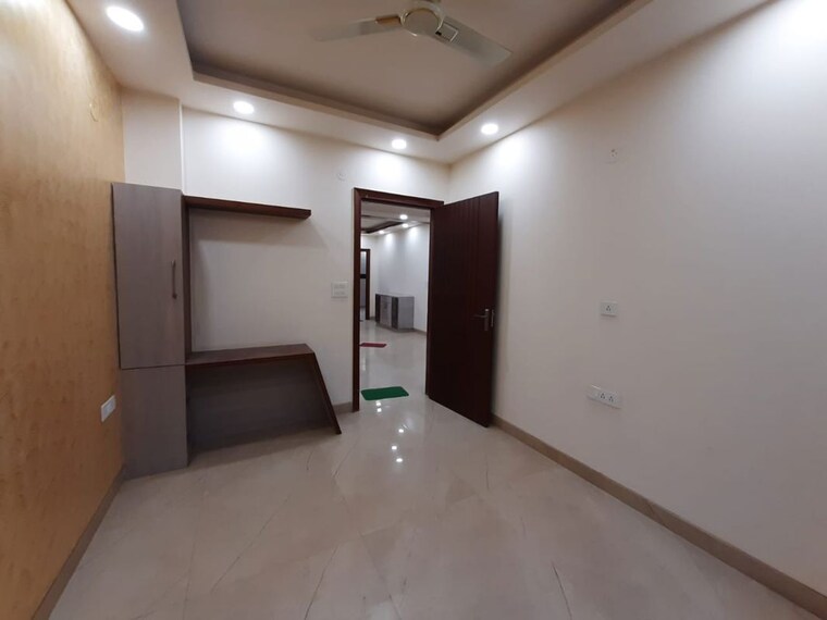 Room, parklands 4 Bedroom 350 Sq.Yd. Builder Floor In Sector 85 Faridabad 10107863