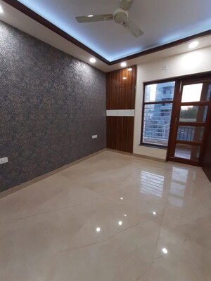 Room in 4 BHK Builder Floor at Parklands, Sector 85 – for Sale