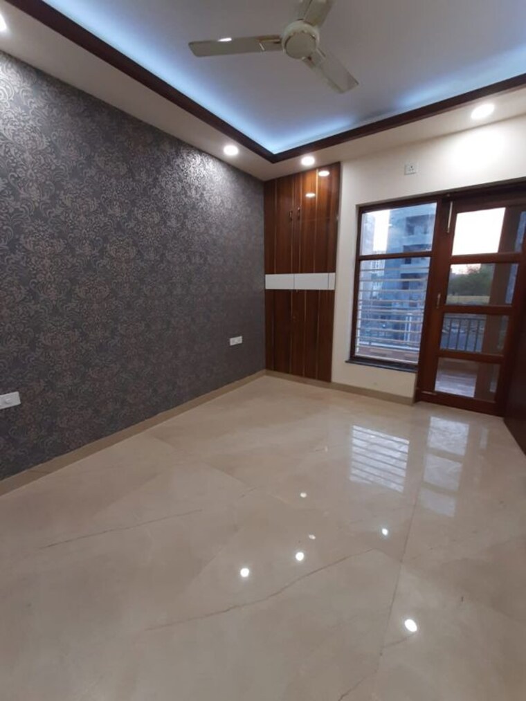 Room, parklands 4 Bedroom 350 Sq.Yd. Builder Floor In Sector 85 Faridabad 10107863