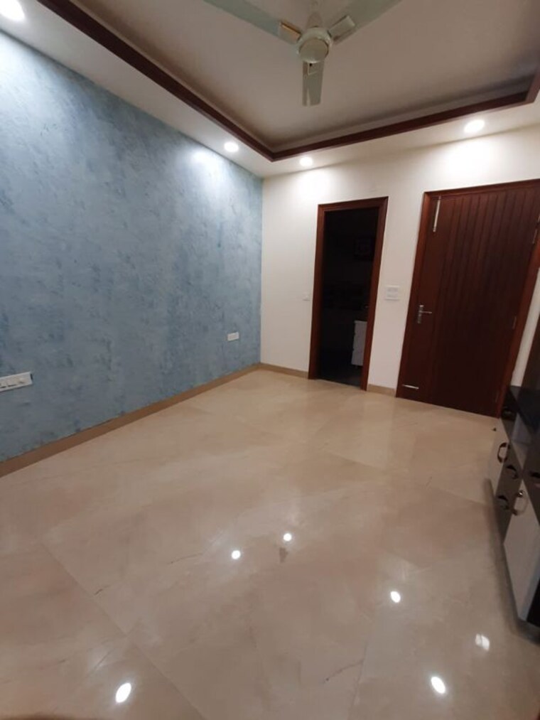 Room, parklands 4 Bedroom 350 Sq.Yd. Builder Floor In Sector 85 Faridabad 10107863