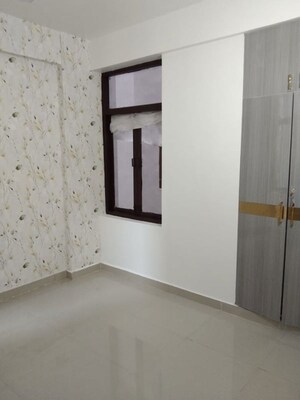 Room in 3 BHK Apartment at Amolik Sankalp, Sector 85 – for Rent