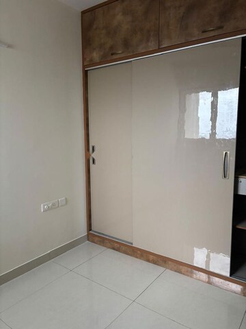 Room in 3 BHK Apartment at Mantri Lithos, Thanisandra – for Rent