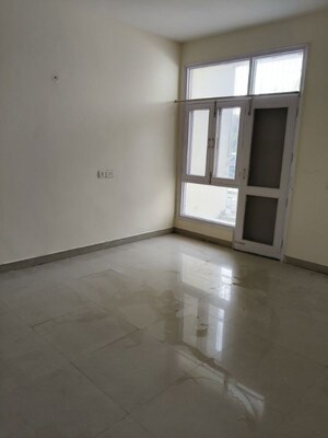 Room in 3.5 BHK Apartment at Supreme Towers, Sector 99 – for Rent