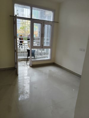 Room in 3.5 BHK Apartment at Supreme Towers, Sector 99 – for Rent