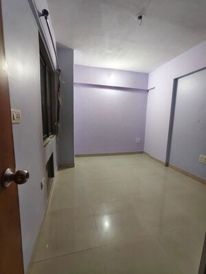 Room in 1.5 BHK Apartment at Everest Country Side, Kasarvadavali – for Rent
