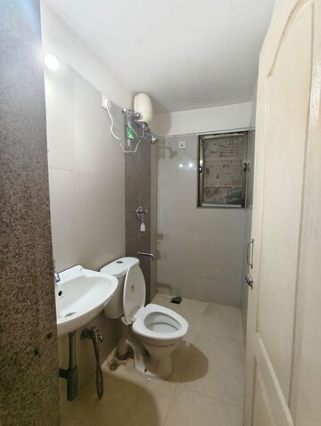 Bathroom in 1.5 BHK Apartment at Everest Country Side, Kasarvadavali – for Rent
