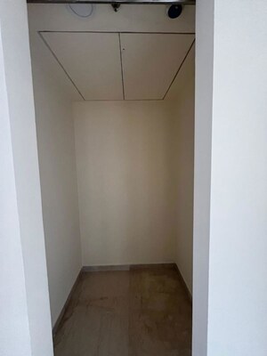 Furnished Amenities in 4 BHK Apartment at Sector 65 – for Rent