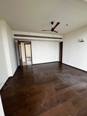Room in 4 BHK Apartment at Sector 65 – for Rent