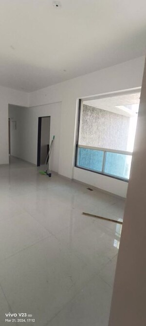 Room in 3 BHK Apartment at Chandak 34 Park Estate, Goregaon West – for Rent