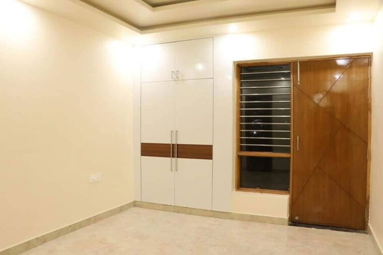 Room, parklands 3 Bedroom 209 Sq.Yd. Builder Floor In Sector 85 Faridabad 10107989
