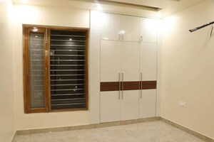 Room in 3 BHK Builder Floor at Parklands, Sector 85 – for Sale
