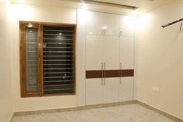 Room in 3 BHK Builder Floor at Parklands, Sector 85 – for Sale