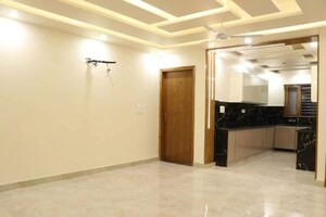 Room in 3 BHK Builder Floor at Parklands, Sector 85 – for Sale